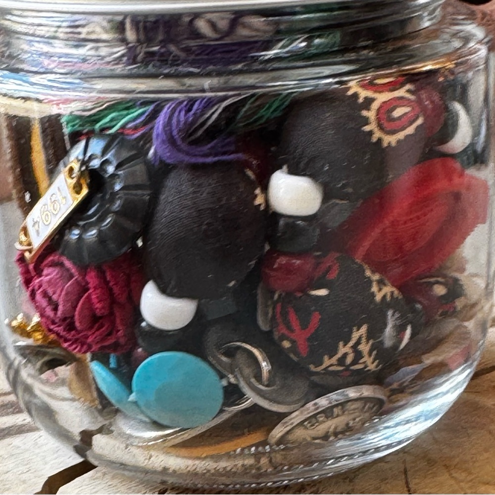 Colorful Trinket Jar #ispy #junkdrawer #crowcore - Picture 5 of 7